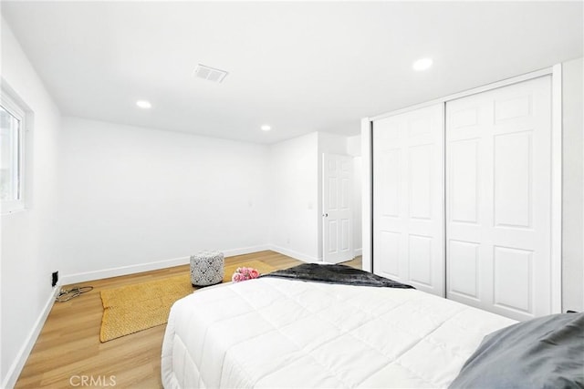 1170 Turquoise St, Hemet, CA 92543 - bedroom with light wood-style floors, a closet, and recessed lighting