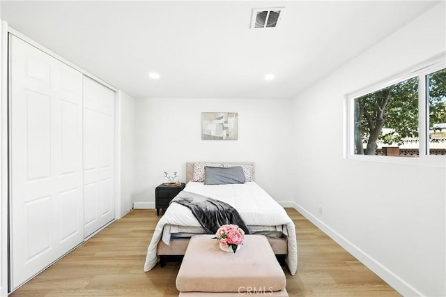1170 Turquoise St, Hemet, CA 92543 - bedroom featuring light wood finished floors, recessed lighting, and a closet