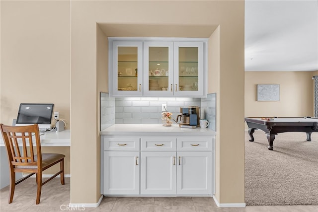11567 Waterwell Ct, Riverside, CA 92505 - bar featuring billiards table and backsplash