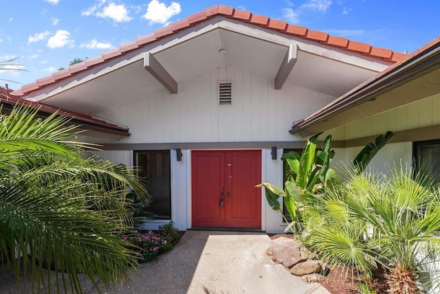 32204 Wiskon Way, Pauma Valley, CA 92061 - property entrance featuring a tiled roof