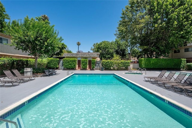 17061 Roscoe Blvd Unit 6, Northridge, CA 91325 - photo 2
