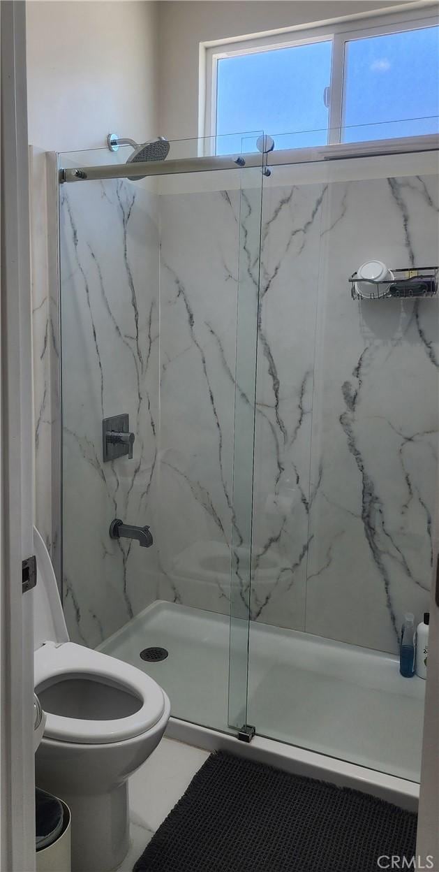 32091 Bayberry Rd, Wildomar, CA 92595 - full bath with a marble finish shower and toilet