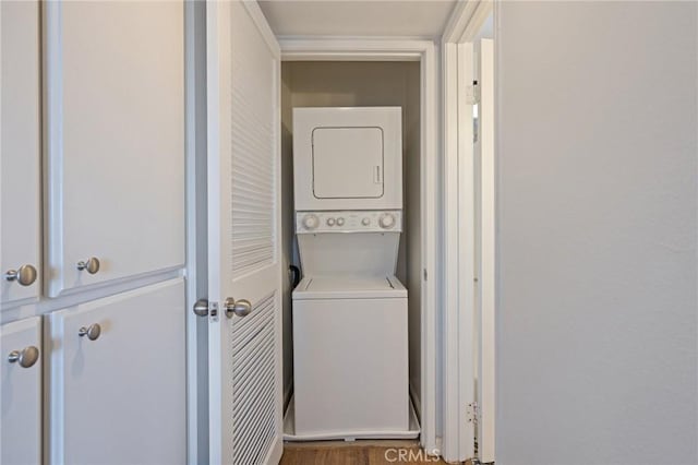 460 Golden Ave Unit 434, Long Beach, CA 90802 - laundry room featuring stacked washer / drying machine