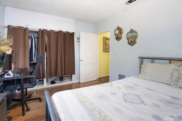 426 Sonora Ave, Glendale, CA 91201 - bedroom featuring wood finished floors, a desk, and a textured ceiling