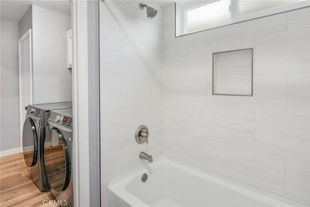 626 Arenas St Unit A, La Jolla, CA 92037 - full bath featuring independent washer and dryer, bathtub / shower combination, and wood finished floors