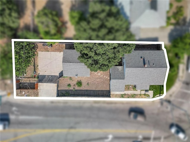 2998 N H St, San Bernardino, CA 92405 - aerial view of property and surrounding area featuring property parcel outlined