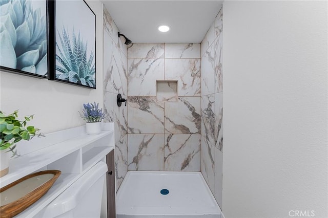 2998 N H St, San Bernardino, CA 92405 - full bathroom featuring tiled shower, vanity, and recessed lighting