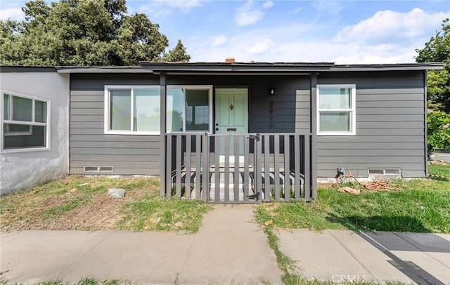 2998 N H St, San Bernardino, CA 92405 - view of front of property featuring crawl space
