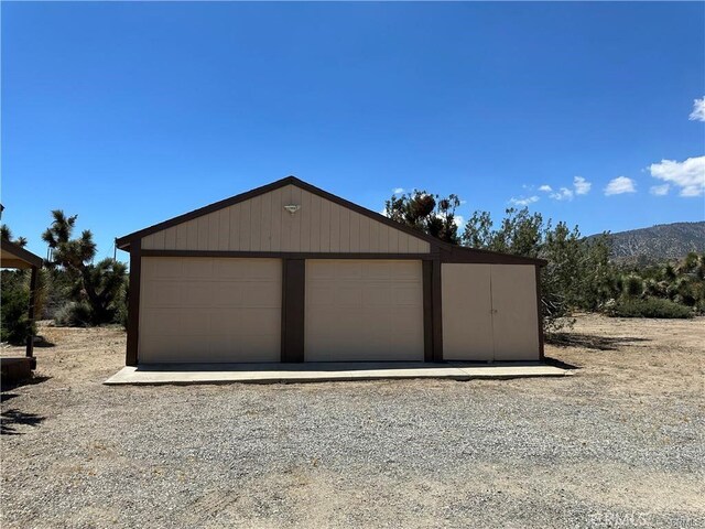 2033 Hollister Rd, Pinon Hills, CA 92372 - view of detached garage