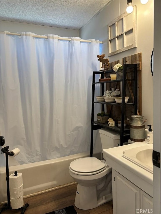 2033 Hollister Rd, Pinon Hills, CA 92372 - bathroom featuring vanity, shower / bath combo, a textured ceiling, and wood finished floors