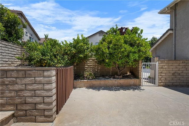 2517 Renata Ct, Thousand Oaks, CA 91362 - view of patio / terrace with a gate