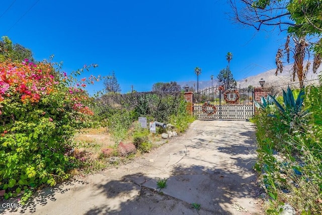 385 E Mariposa St, Altadena, CA 91001