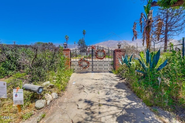 385 E Mariposa St, Altadena, CA 91001