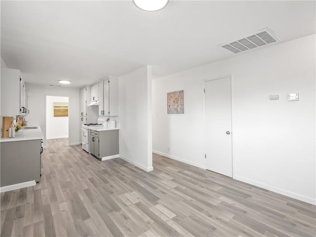 1028 W Holland Ave, Fresno, CA 93705 - photo 9