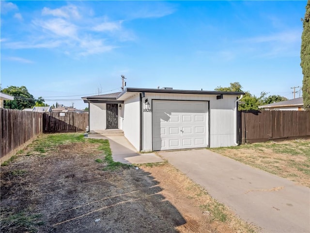 1028 W Holland Ave, Fresno, CA 93705 - photo 2