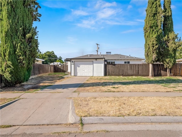 1028 W Holland Ave, Fresno, CA 93705 - photo 1