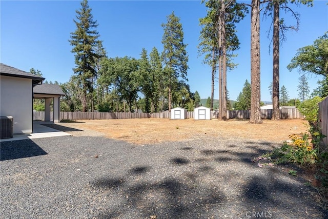 5790 Fickett Ln, Paradise, CA 95969 - fenced backyard featuring a storage unit