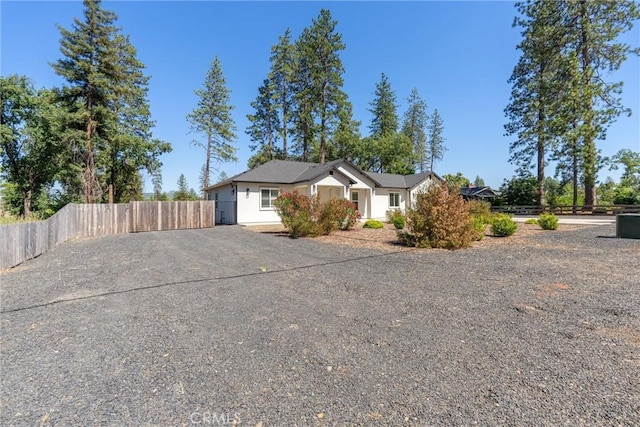 5790 Fickett Ln, Paradise, CA 95969 - view of front of home with driveway