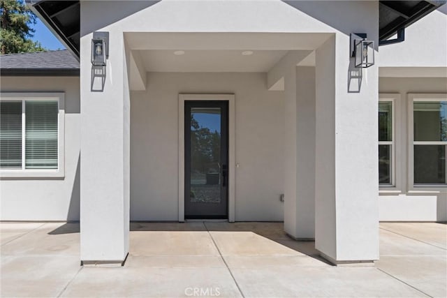 5790 Fickett Ln, Paradise, CA 95969 - entrance to property featuring stucco siding and a patio