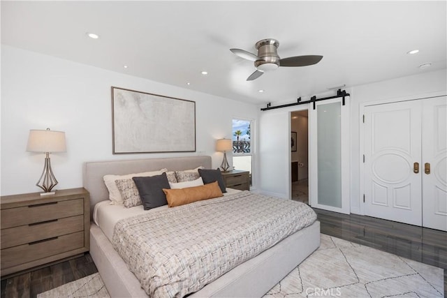 496 E 16th, Costa Mesa, CA 92627 - bedroom featuring a barn door, wood finished floors, recessed lighting, a ceiling fan, and a closet
