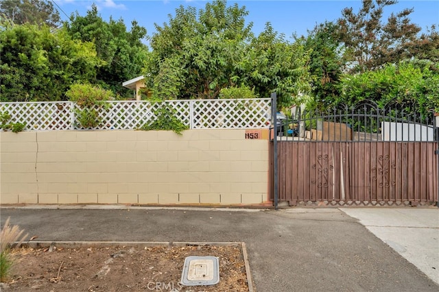 1153 Isabel St, Los Angeles, CA 90065 - view of yard featuring a gate and view of scattered trees