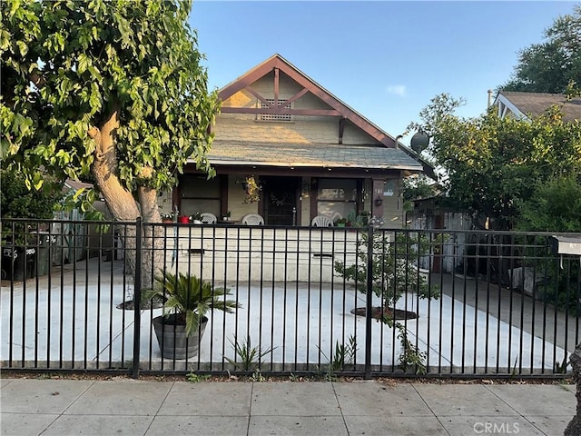586 W Center St, Pomona, CA 91768 - view of front of house with a fenced front yard