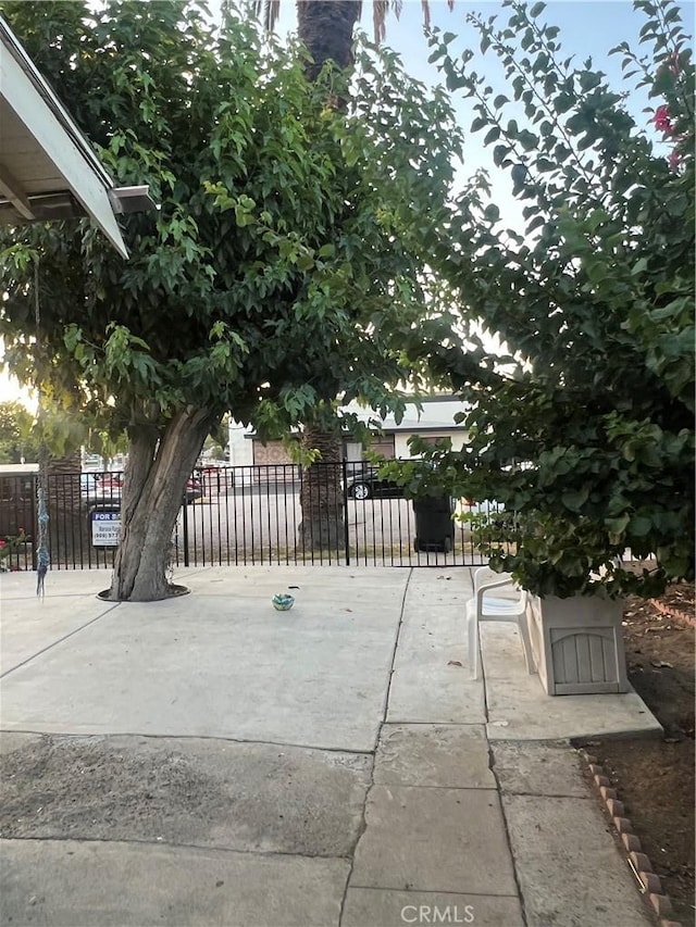 586 W Center St, Pomona, CA 91768 - photo 4