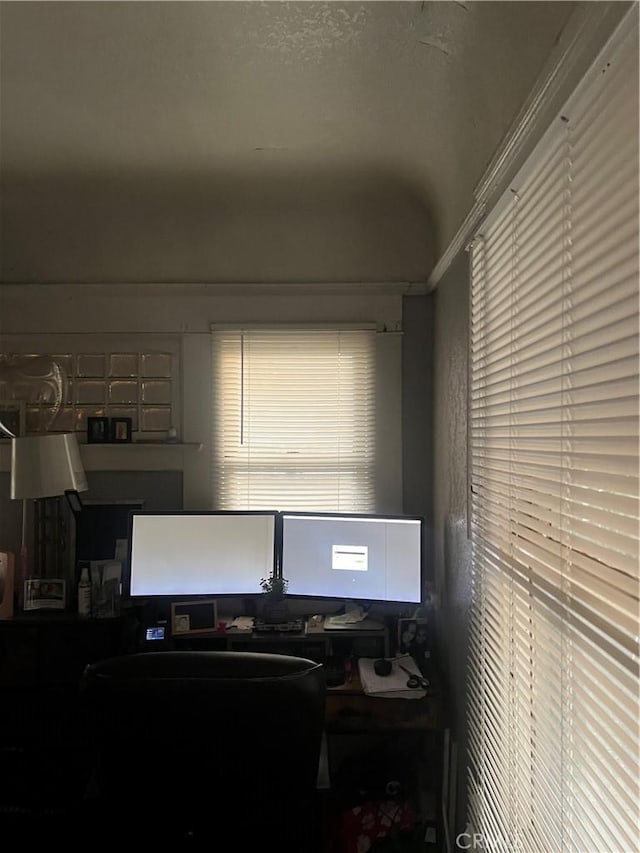 586 W Center St, Pomona, CA 91768 - photo 8