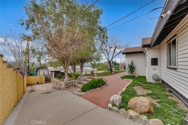 9707 Foothill Blvd, Sylmar, CA 91342 - view of yard