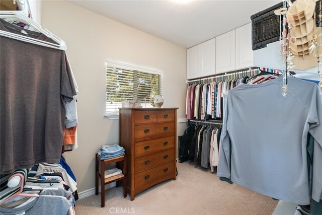 41559 Floyd Ct, Temecula, CA 92592 - spacious closet featuring light colored carpet