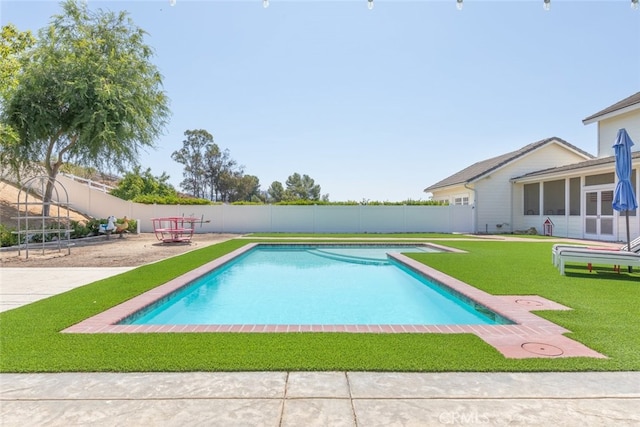 41559 Floyd Ct, Temecula, CA 92592 - view of pool with a fenced backyard, a sunroom, and a patio area