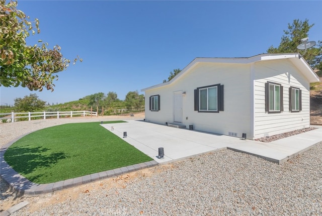 41559 Floyd Ct, Temecula, CA 92592 - view of side of home with a patio