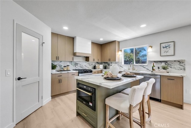 46079 Galaxy Ct, Temecula, CA 92592 - kitchen featuring black appliances, light wood-type flooring, a breakfast bar area, tasteful backsplash, and recessed lighting