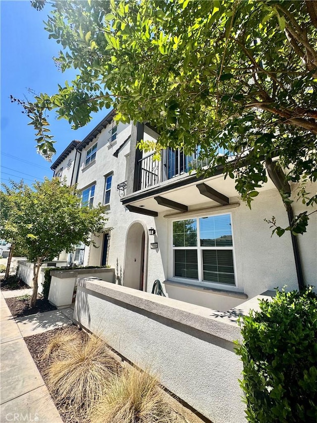15946 Ellington, Chino Hills, CA 91709 - entrance to property with a balcony and stucco siding