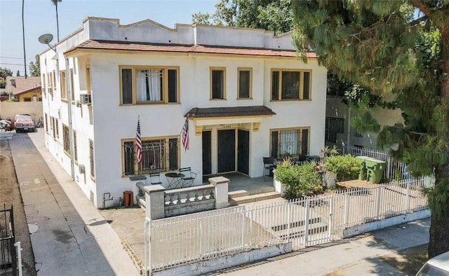 1336 W Martin Luther King Jr Blvd, Los Angeles, CA 90037 - view of front facade featuring stucco siding and a fenced front yard