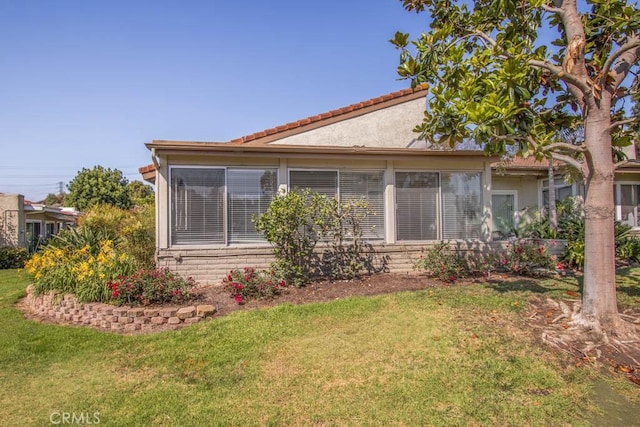 5521 Via La Mesa Unit C, Laguna Woods, CA 92637 - rear view of property featuring a yard and a tile roof