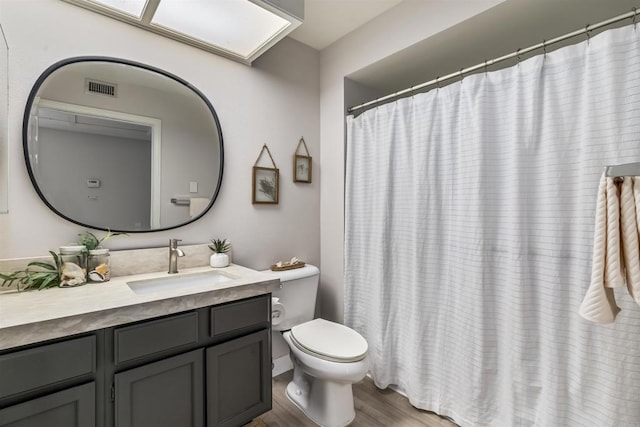 1508 Circa Del Lago Blvd Unit B204, San Marcos, CA 92078 - bathroom with vanity, wood finished floors, and curtained shower