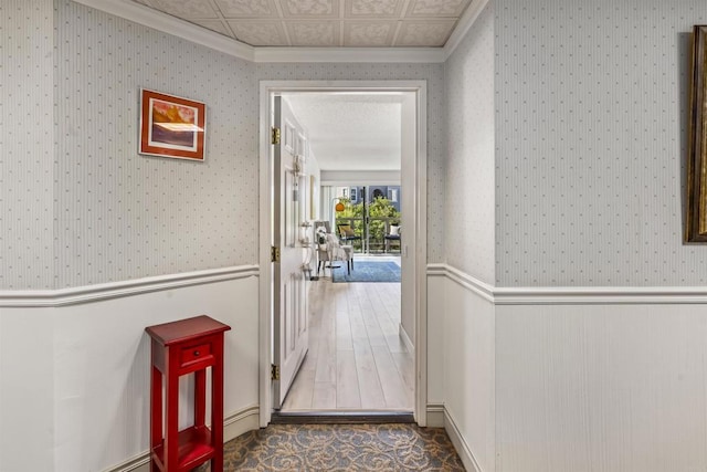 1508 Circa Del Lago Blvd Unit B204, San Marcos, CA 92078 - corridor featuring crown molding, wallpapered walls, and wainscoting