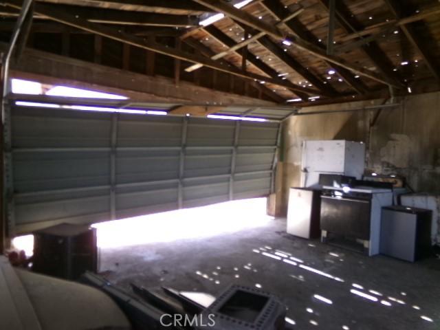 34915 Cedar Rd, Barstow, CA 92311 - view of garage