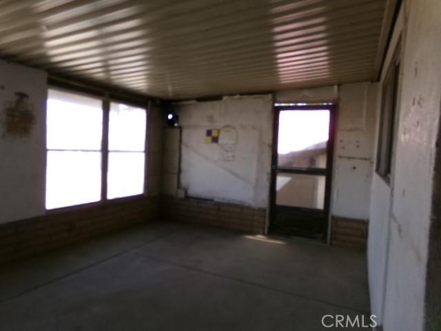 34915 Cedar Rd, Barstow, CA 92311 - view of unfurnished sunroom