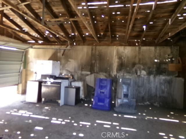 34915 Cedar Rd, Barstow, CA 92311 - view of garage