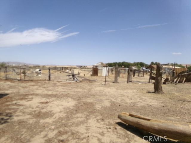 34915 Cedar Rd, Barstow, CA 92311 - view of yard