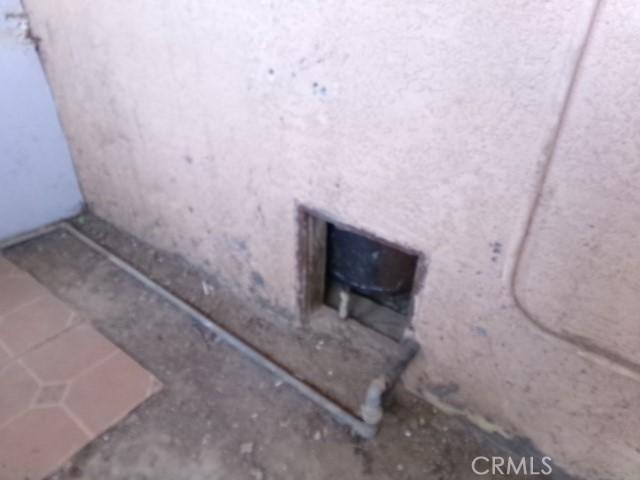 34915 Cedar Rd, Barstow, CA 92311 - detailed view of stucco siding