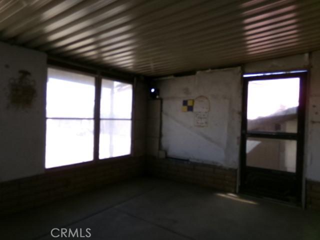 34915 Cedar Rd, Barstow, CA 92311 - view of unfurnished sunroom