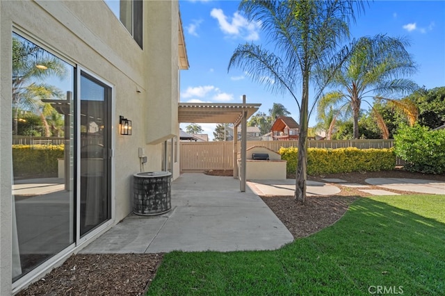 45114 Via Quivera, Temecula, CA 92592 - fenced backyard featuring a patio area and a pergola