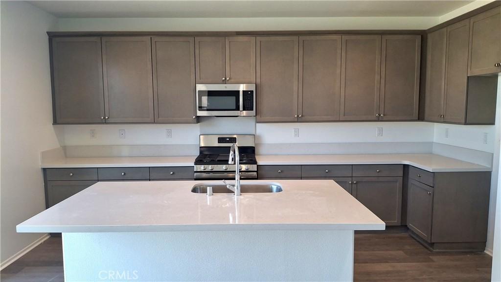 242 Planter Ct, Hemet, CA 92543 - photo 2