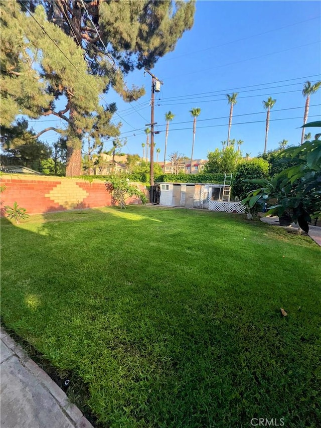 9778 Sharon Ave, Riverside, CA 92503 - view of yard