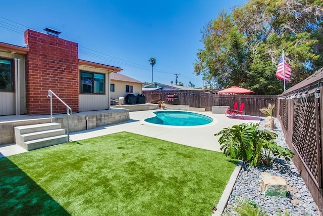 3018 Thunder Dr, Oceanside, CA 92056 - view of pool with a fenced backyard and a patio