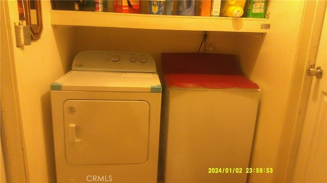 1033 Chapel Dr, Bakersfield, CA 93304 - washroom with washer and clothes dryer