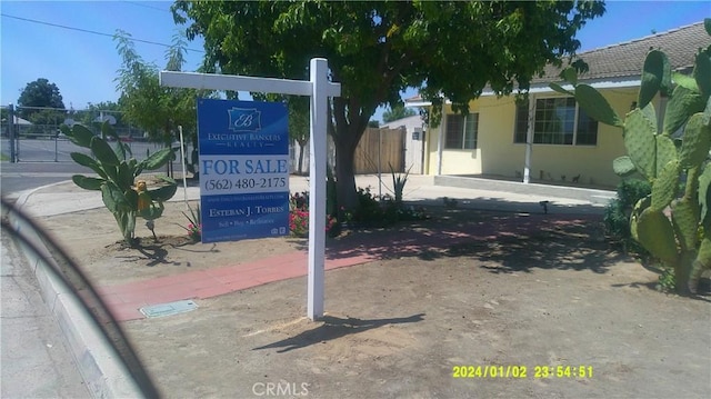 1033 Chapel Dr, Bakersfield, CA 93304 - exterior view